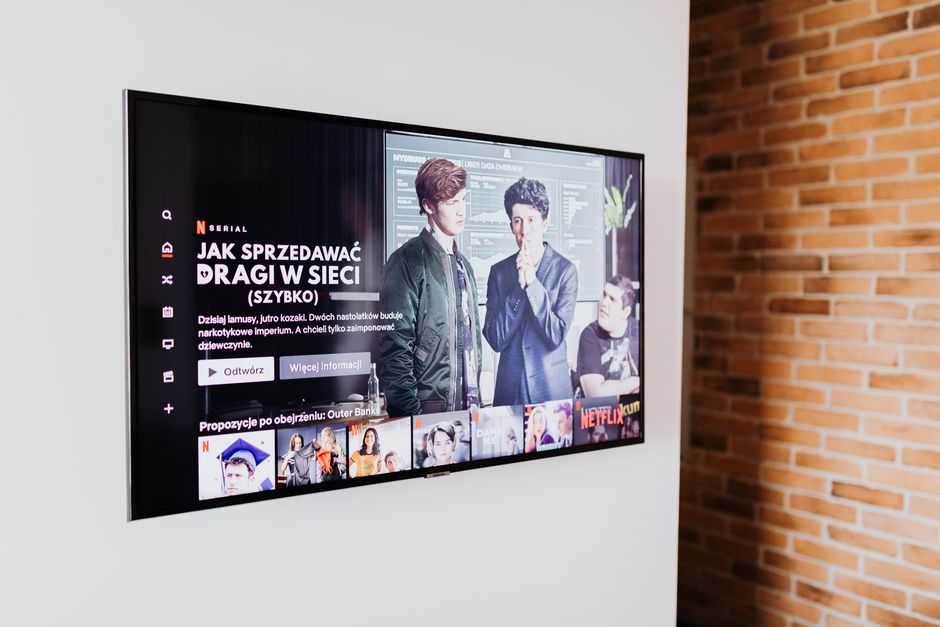 Best LED TV Under Rs. 80,000 in Pakistan 2025 — Samsung vs TCL vs Hisense Compared