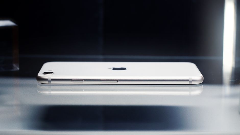iPhones available in Pakistan