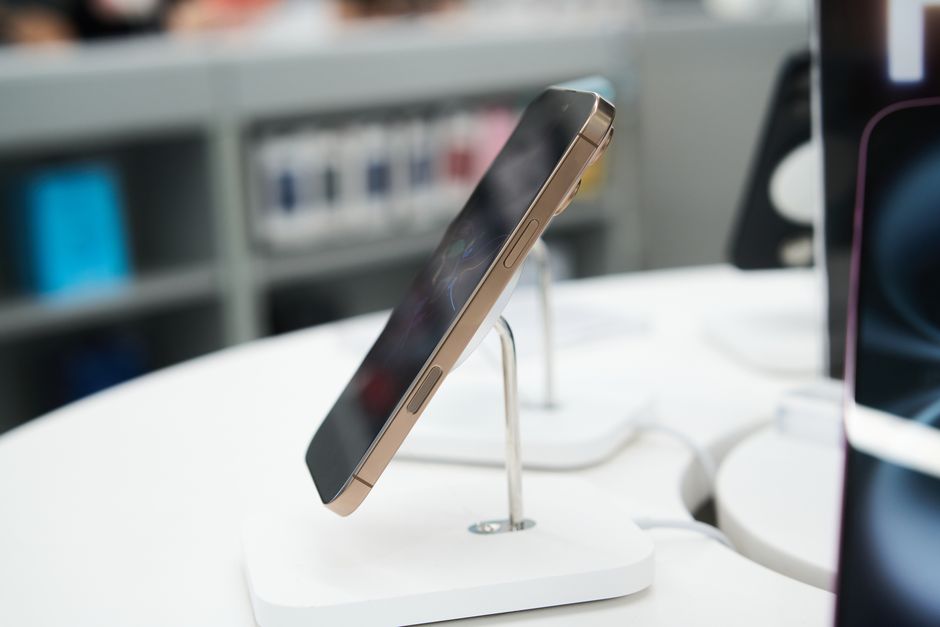 Buying smartphones in Pakistan